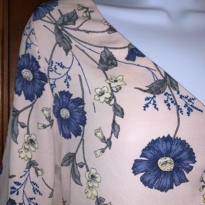 🌸 Gorgeous New Floral Top 🌸